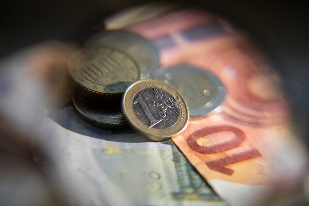 Žinios. LRT apklausa: didžiausios socialinės problemos – mažos algos ir pensijos, aukštos kainos