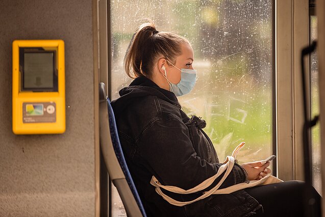 Žinios. Šalies didmiesčiuose perpus mažiau žmonių keliauja viešuoju transportu