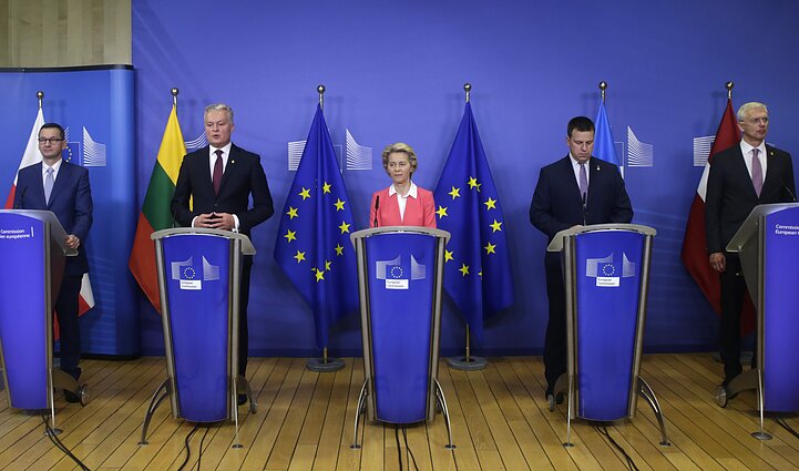 Iš kairės: Lenkijos premjeras Mateuszas Morawieckis, Lietuvos prezidentas Gitanas Nausėda, Europos Komisijos pirmininkė Ursula von der Leyen, Estijos premjeras Juri Ratas, Latvijos premjeras Krišjanis Karinis Iš kairės: Lenkijos premjeras Mateuszas Morawieckis, Lietuvos prezidentas Gitanas Nausėda, Europos Komisijos pirmininkė Ursula von der Leyen, Estijos premjeras Juri Ratas, Latvijos premjeras Krišjanis Karinis