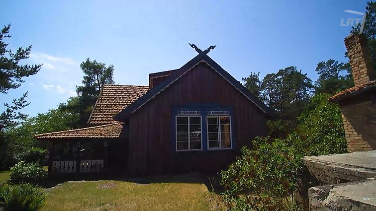 Karlo Knauffo vasarnamis: jį puošia reti Kuršių Nerijos simboliai