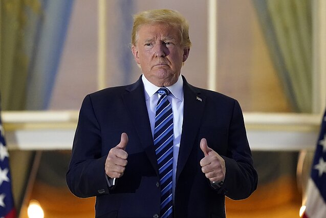 Žinios. Į Ovalųjį kabinetą grįžęs Trumpas užsikrėtimą koronavirusu pavadino Dievo palaima