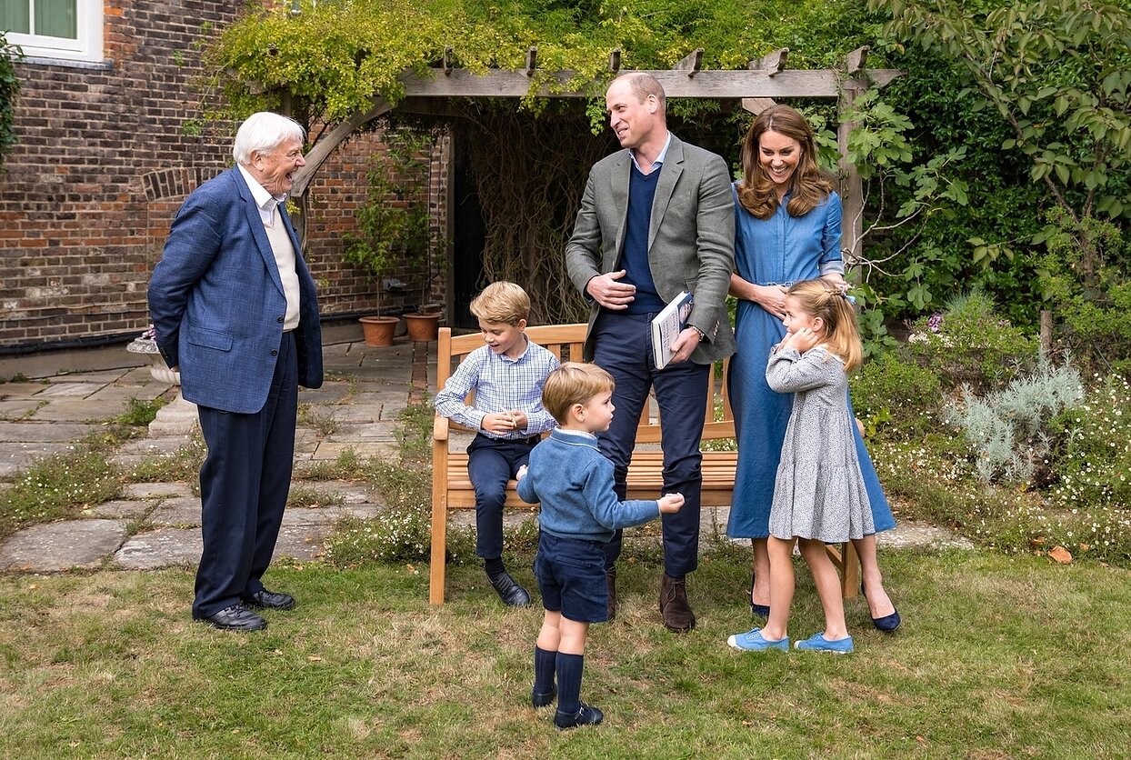 Princas Williamas ir hercogienė Catherine bei jų vaikai susitiko su mokslininku Davidu Attenborough Princas Williamas ir hercogienė Catherine bei jų vaikai susitiko su mokslininku Davidu Attenborough