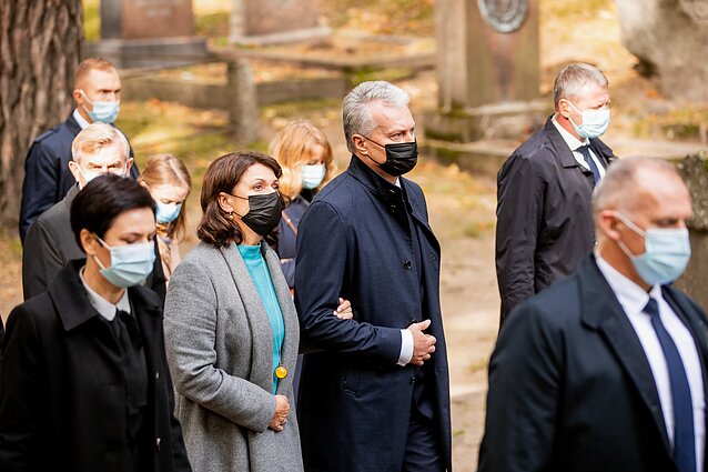 Partizanų vadas Adolfas Ramanauskas-Vanagas pagerbtas paminklu Antakalnio kapinėse