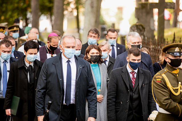 Partizanų vadas Adolfas Ramanauskas-Vanagas pagerbtas paminklu Antakalnio kapinėse