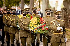 Partizanų vadas Adolfas Ramanauskas-Vanagas pagerbtas paminklu Antakalnio kapinėse