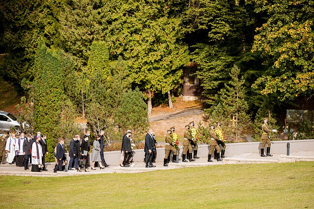Partizanų vadas Adolfas Ramanauskas-Vanagas pagerbtas paminklu Antakalnio kapinėse