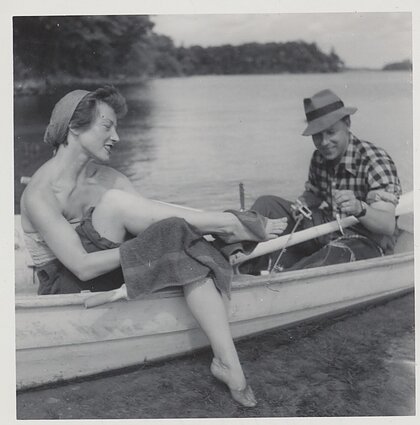 Henrikas Nagys su žmona Birute valtyje prie Čikagos 1954 m. 