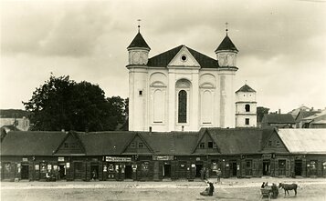 Krautuvės Vilniaus aikštėje (Didžiojoje rinkoje) tarpukariu Krautuvės Vilniaus aikštėje (Didžiojoje rinkoje) tarpukariu