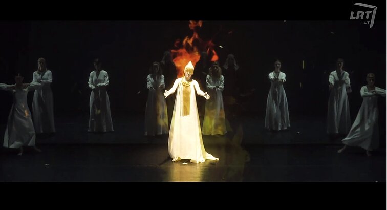 Vakaras su Edita. Dešimtmečiais būrius žiūrovų pritraukdavęs dainų ir šokių ansamblis