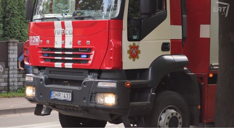 Sudėtinga kasdienybė: kokiomis sąlygomis dirba ugniagesiai?