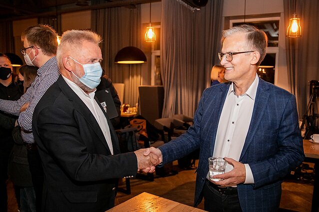 Partijos atstovai renkasi LSDP rinkimų būstinėje.