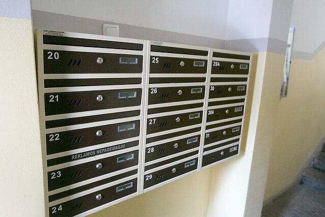 10–12. Kas paskatina žmones parduotuvėje sumokėti už kito pirkinius?