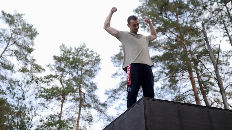 Sportas, suteikiantis laisvę: Druskininkuose vaikai mokosi parkūro paslapčių