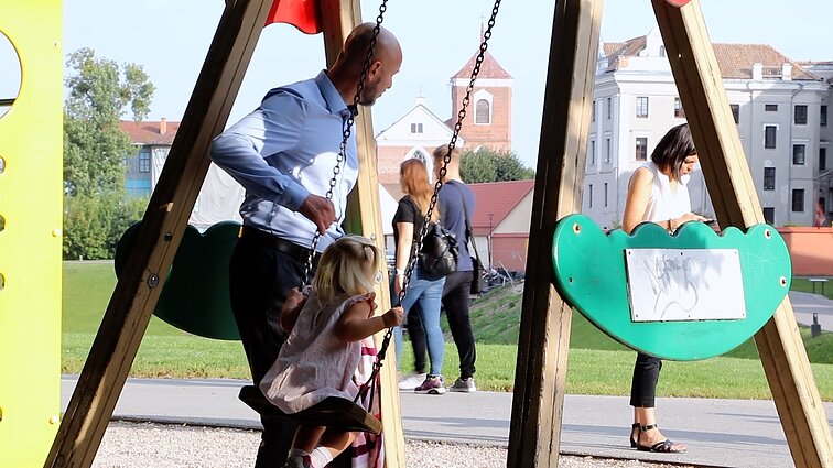 Tėčio reikalai. Tėvystės atostogų džiaugsmas, perdegimo pavojus tėvams ir mitai apie autizmą
