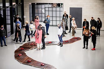 Nacionalinėje dailės galerijoje pristatyta Jolitos Vaitkutės ir Andriaus Mamontovo instaliacija „Skambina“