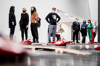 Nacionalinėje dailės galerijoje pristatyta Jolitos Vaitkutės ir Andriaus Mamontovo instaliacija „Skambina“