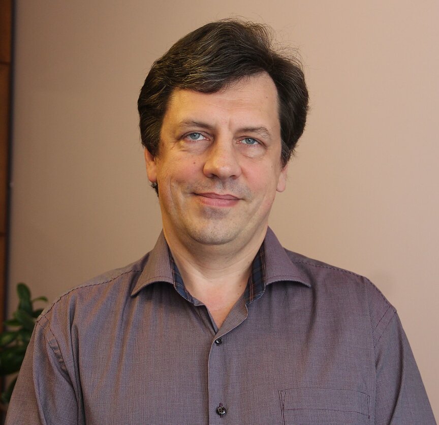 Dr. Artūras Plukis