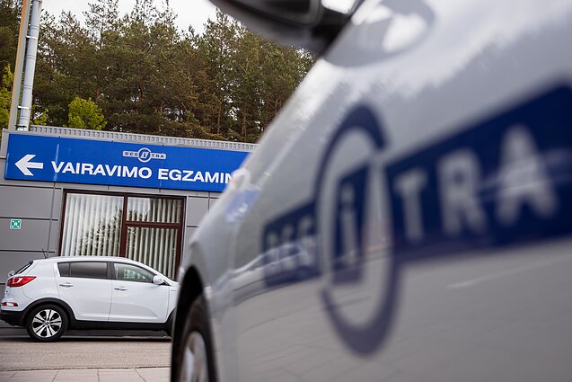 Vairavimo egzaminai „Regitroje“ nevyks bent iki balandžio: būsimi vairuotojai patiria sunkumų