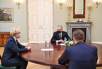 Ingrida Šimonytė ir Gabrielius Landsbergis susitiko su Gitanu Nausėda