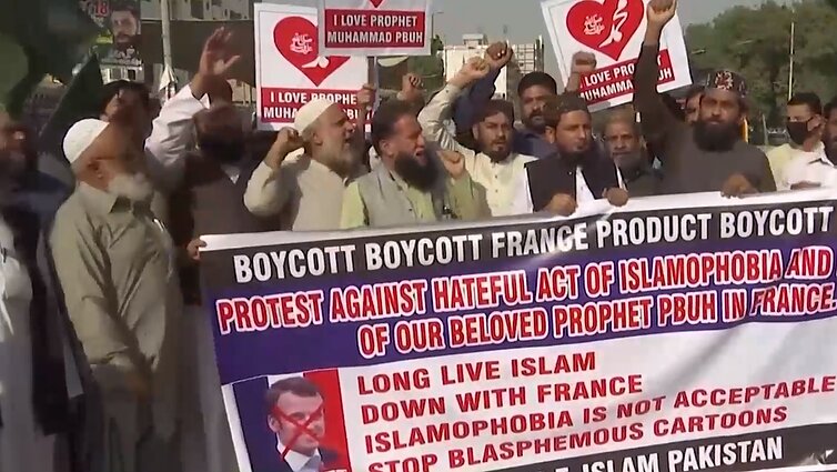 Musulmoniškose šalyse – protestai: pyktį sukėlė Macrono žodžiai apie islamistinį separatizmą