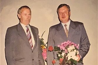 Juozas Bronius Morkevičius (dešinėje) filmo pristatyme „Aušros sūnūs“ Rumšiškėse