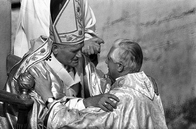 Jonas Paulius II ir Josephas Aloisas Ratzingeris 1978 m. Jonas Paulius II ir Josephas Aloisas Ratzingeris 1978 m.