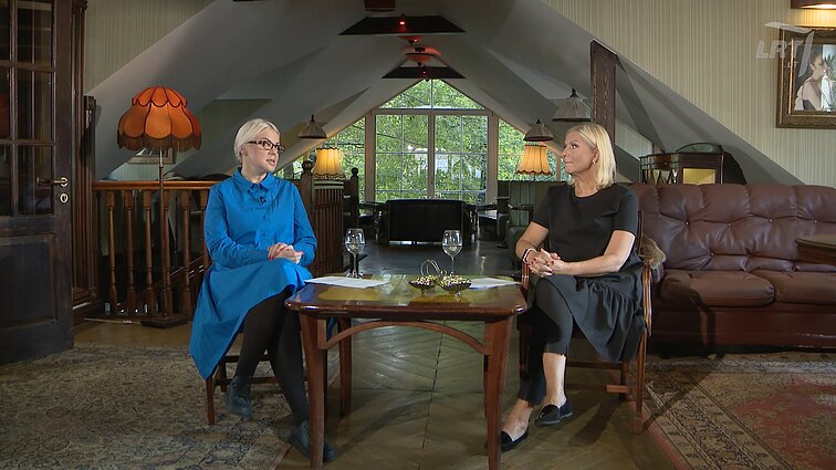 Veranda. Visų švenčių simbolis, Siesikų pilis, bene seniausias kalėjimas ir naujas Rafailo Karpio būstas