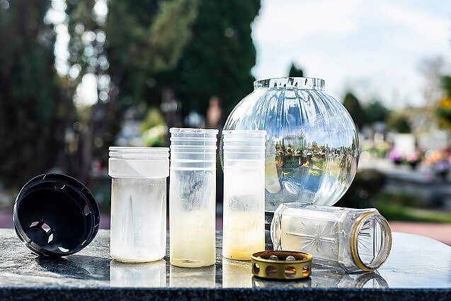 Kaip artimųjų kapų nepaversti šiukšlynu?

 