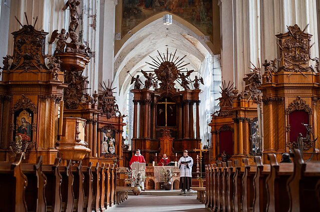 Žinios. Sąskaitas už šildymą gavusios kai kurios bažnyčios visiškai jo atsisakė, kitos prašo parapijiečių aukų