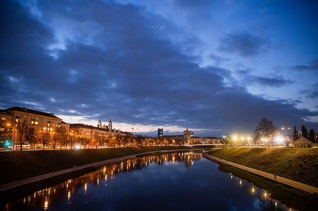 Automobilių eismas naktį