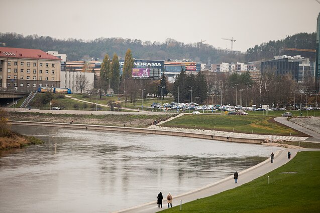 Žinios. Koronaviruso situacijai Lietuvoje negerėjant, ekspertai siūlo svarstyti apie komendanto valandą