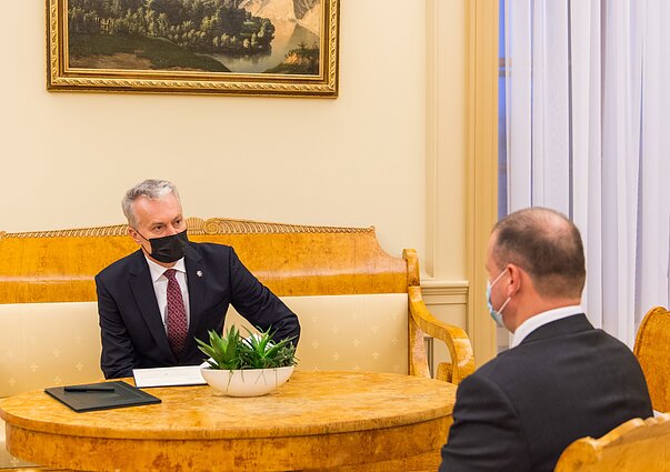 Saulius Skvernelis grąžino Vyriausybės įgaliojimus Gitanui Nausėdai