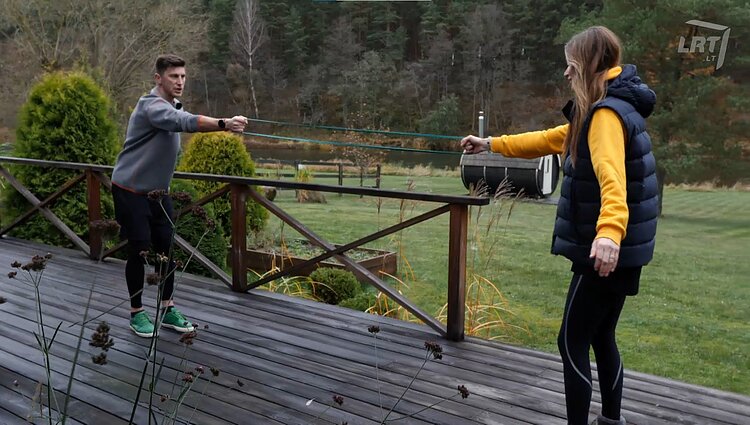 Į sveikatą! Į sveiką gyvenimo būdą modelio karjerą išmainiusi Eglė, vaikus nuo sofos pakelsiantys pratimai, maistingas humusas bei balansavimo entuziastai