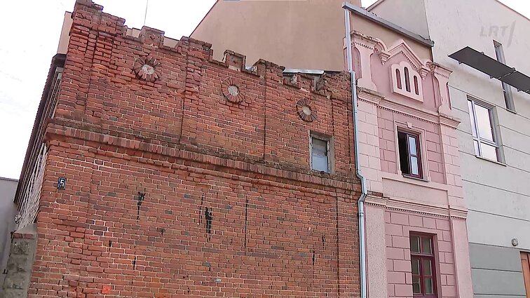 Šiuolaikiškumo ir istorijos dermė: Sauliaus Juškio rekonstruota biblioteka