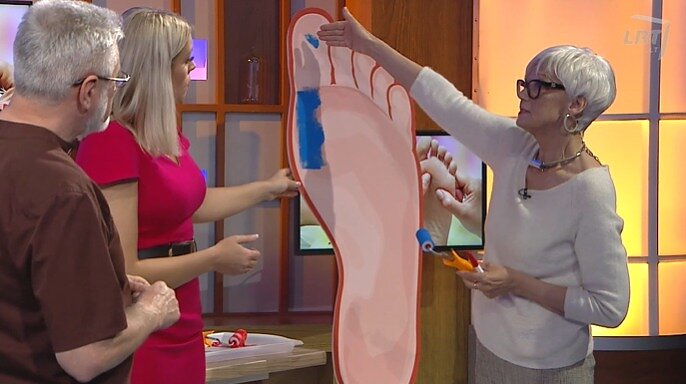 Stebinantis pėdų terapijos poveikis organizmui: mažina menstruacijų skausmus ar net skatina lytinius hormonus