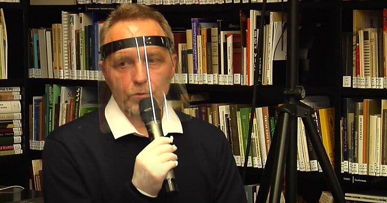 Kultūrų kryžkelė. Vilniaus sąsiuvinis. „Kalbos klubo“ susitikimas Lietuvos nacionalinėje bibliotekoje