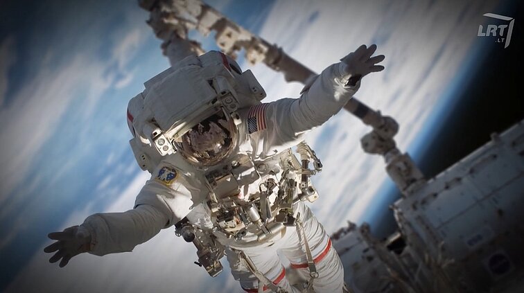 Mokslo sriuba. Fizikas paaiškina, ką patiria žmogus, esantis nesvarumo būsenoje