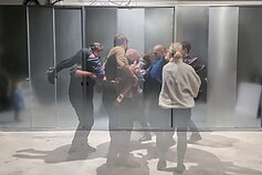 Julijono Urbono performatyvi paskaita „Repetuojant planetą iš žmonių“ Karlsrūhės meno ir medijų technologijų centro (ZKM) festivalyje