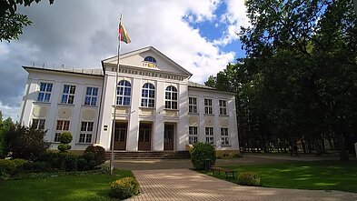 Švėkšnos „Saulės“ gimnazija