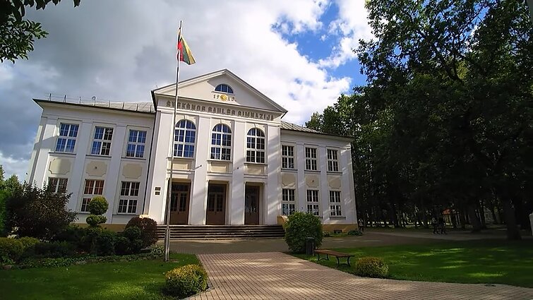 Švėkšnos „Saulės“ gimnazija