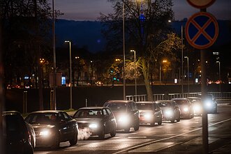 Automobilių eismas naktį Automobilių eismas naktį