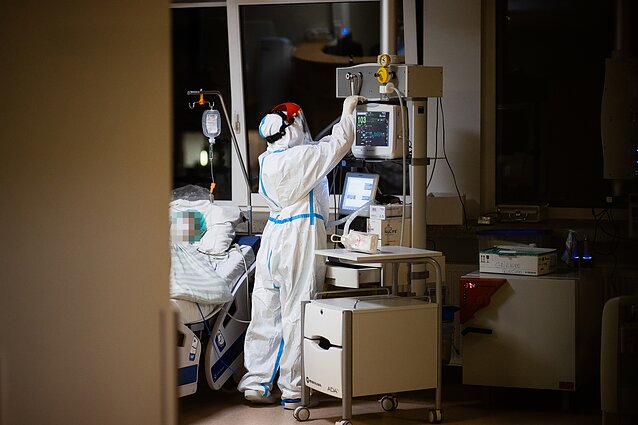 Medikai dirba Respublikinėje Panevėžio ligoninėje karantino metu