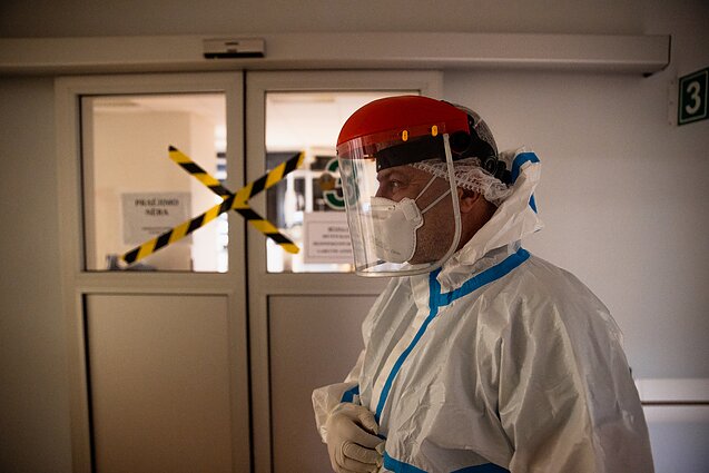 Medikai dirba Respublikinėje Panevėžio ligoninėje karantino metu