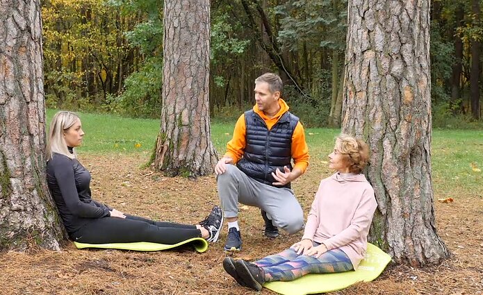 Skausmas pečių juostoje – nė motais: specialūs Igno Bakėjaus mankštos pratimai lauke