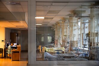 Medikai dirba Respublikinėje Panevėžio ligoninėje karantino metu