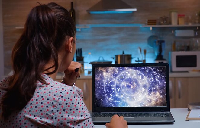 Psichologas apie astrologijos sėkmę: žmonės nėra racionalūs, jei nebūtų horoskopų, tikėtų kažkuo kitu