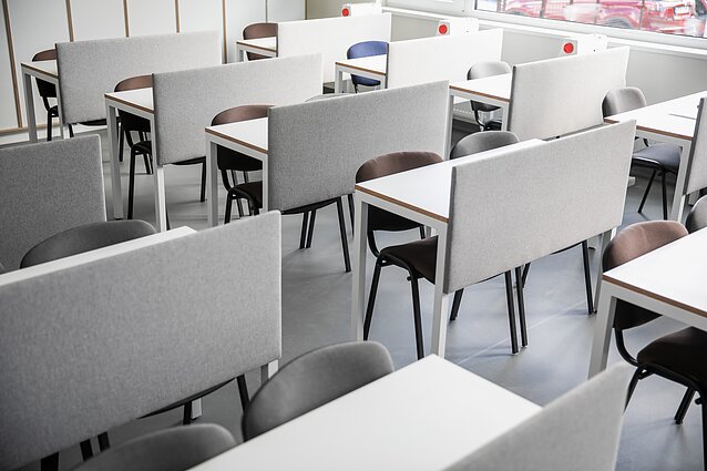 Žinios. Duris atveria Vilniaus Gedimino progimnazija – išbandoma, kaip greičiau į mokyklas galėtų grįžti ir kiti moksleiviai