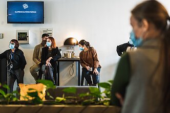 Árpádas Schillingas repetuoja su Klaipėdos jaunimo teatro aktoriais