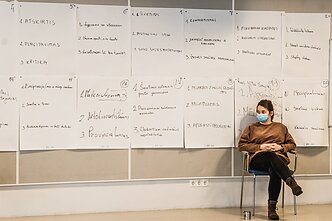 Árpádas Schillingas repetuoja su Klaipėdos jaunimo teatro aktoriais