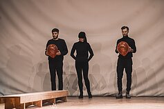Viktorija Kuodytė repetuoja su Klaipėdos jaunimo teatro aktoriais